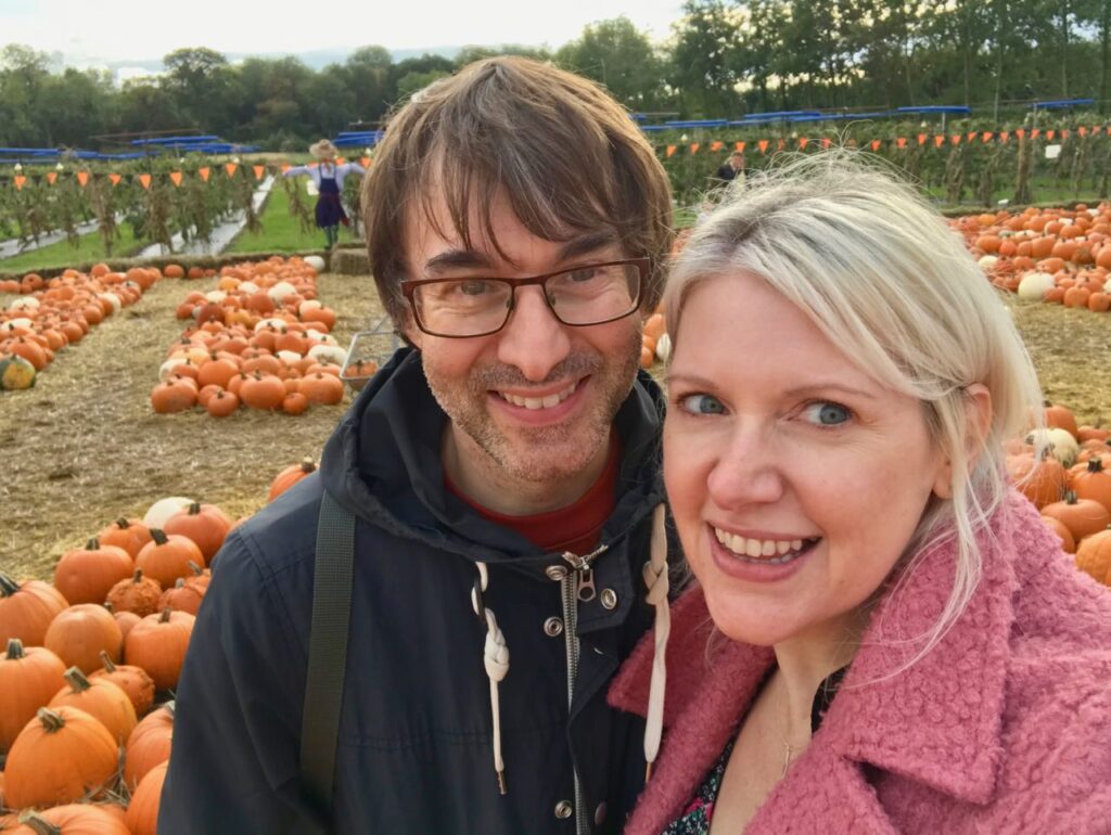 couple-pumpkin-picking-autumn